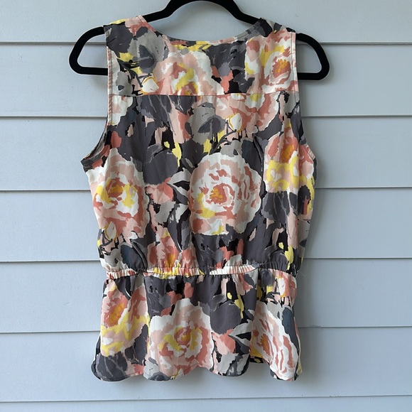 NWT LOFT Outlet Grey Asphalt Floral Peplum Shell Sleeveless Blouse - Picture 3 of 8